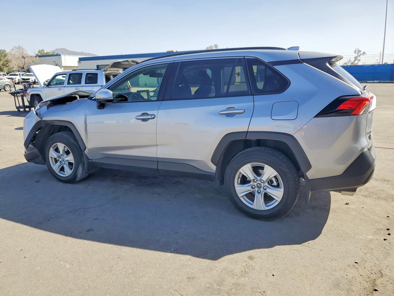 2019 TOYOTA RAV4 XLE photo 3