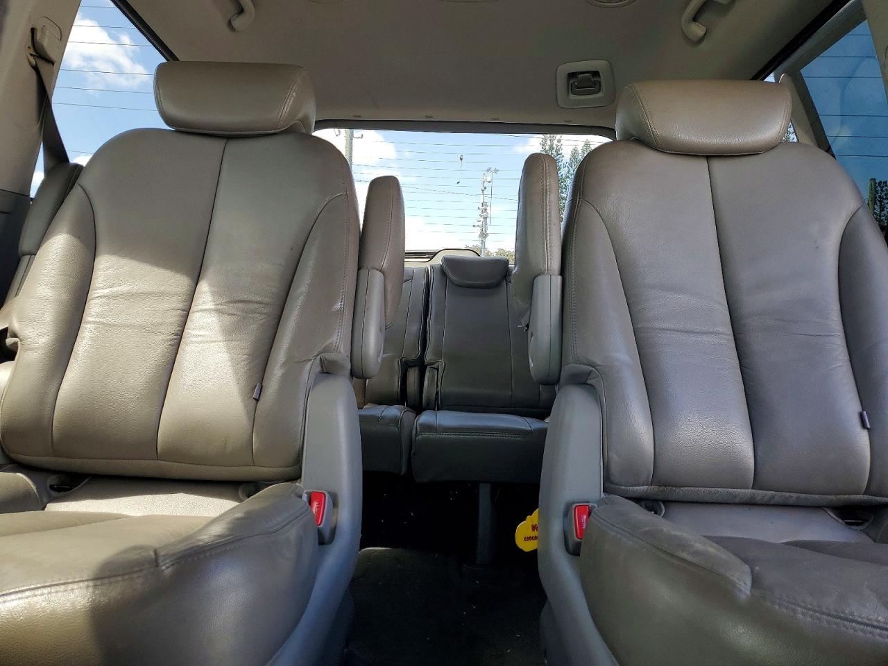 2010 KIA SEDONA EX photo 19