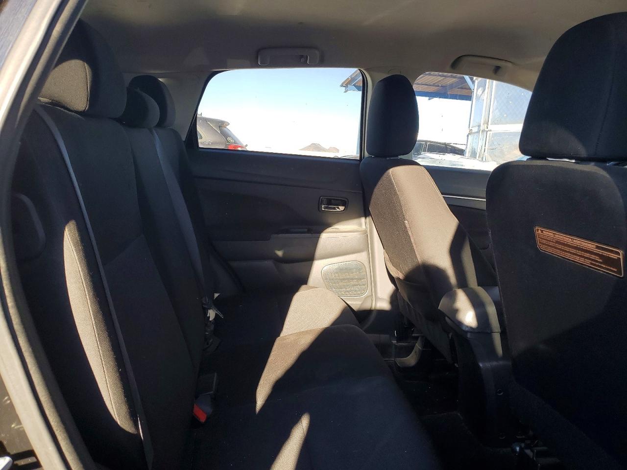 2011 MITSUBISHI OUTLANDER SPORT ES photo 28
