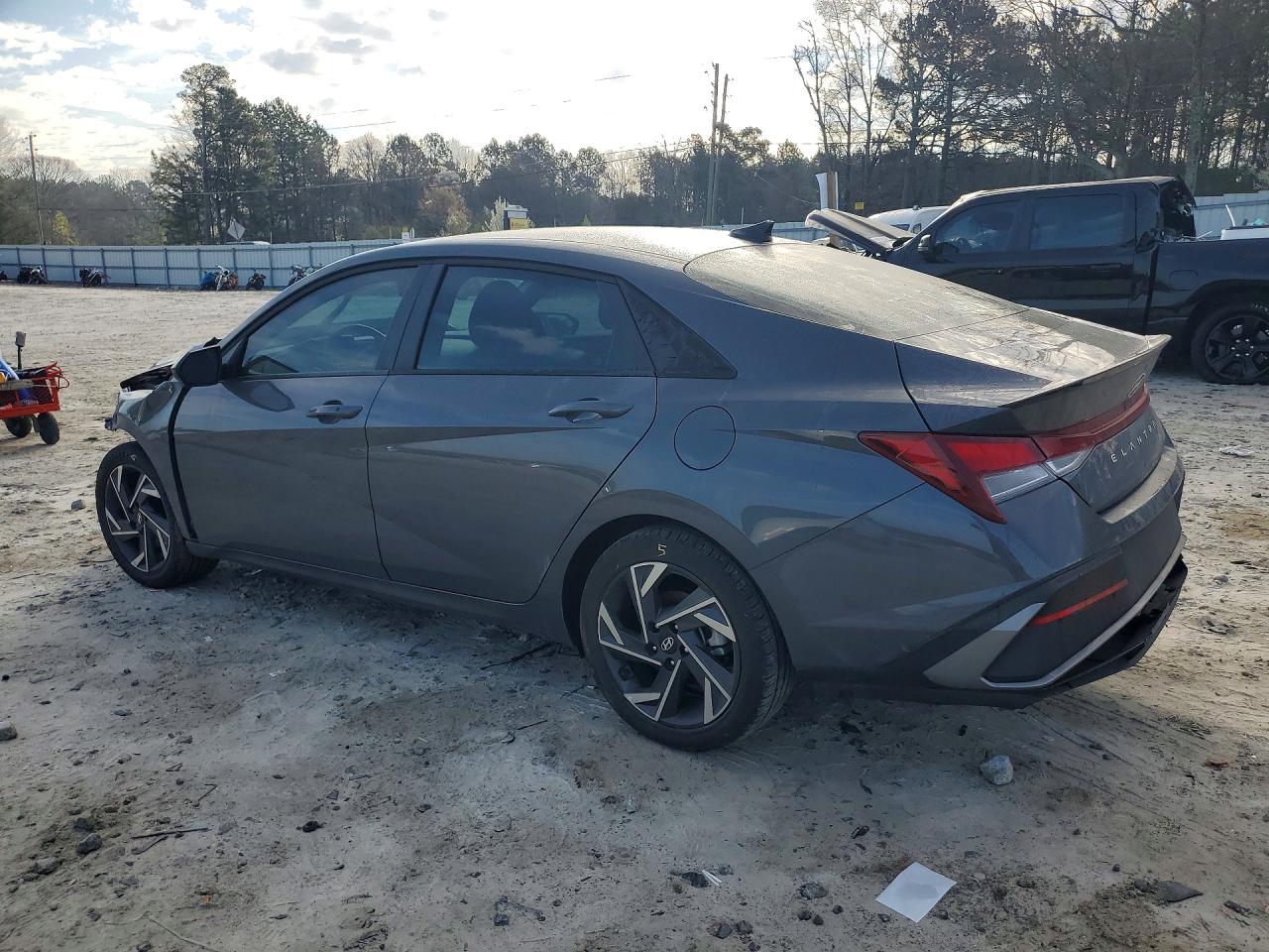 2025 HYUNDAI ELANTRA SEL SPORT photo 3