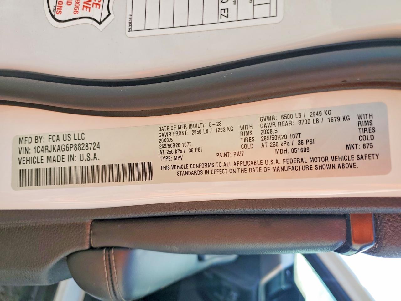 2023 JEEP GRAND CHEROKEE L LAREDO photo 13