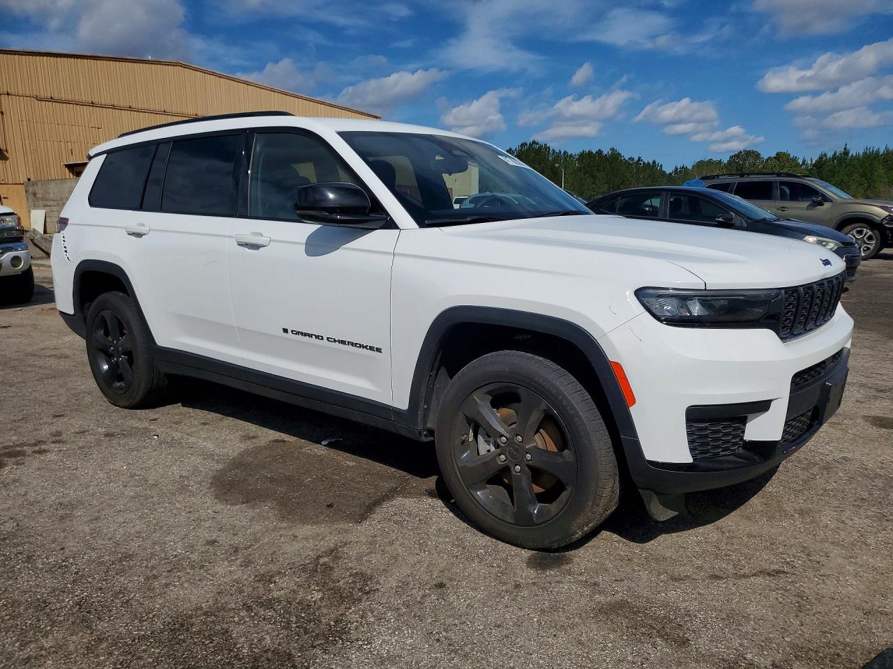 2023 JEEP GRAND CHEROKEE L LAREDO photo 4