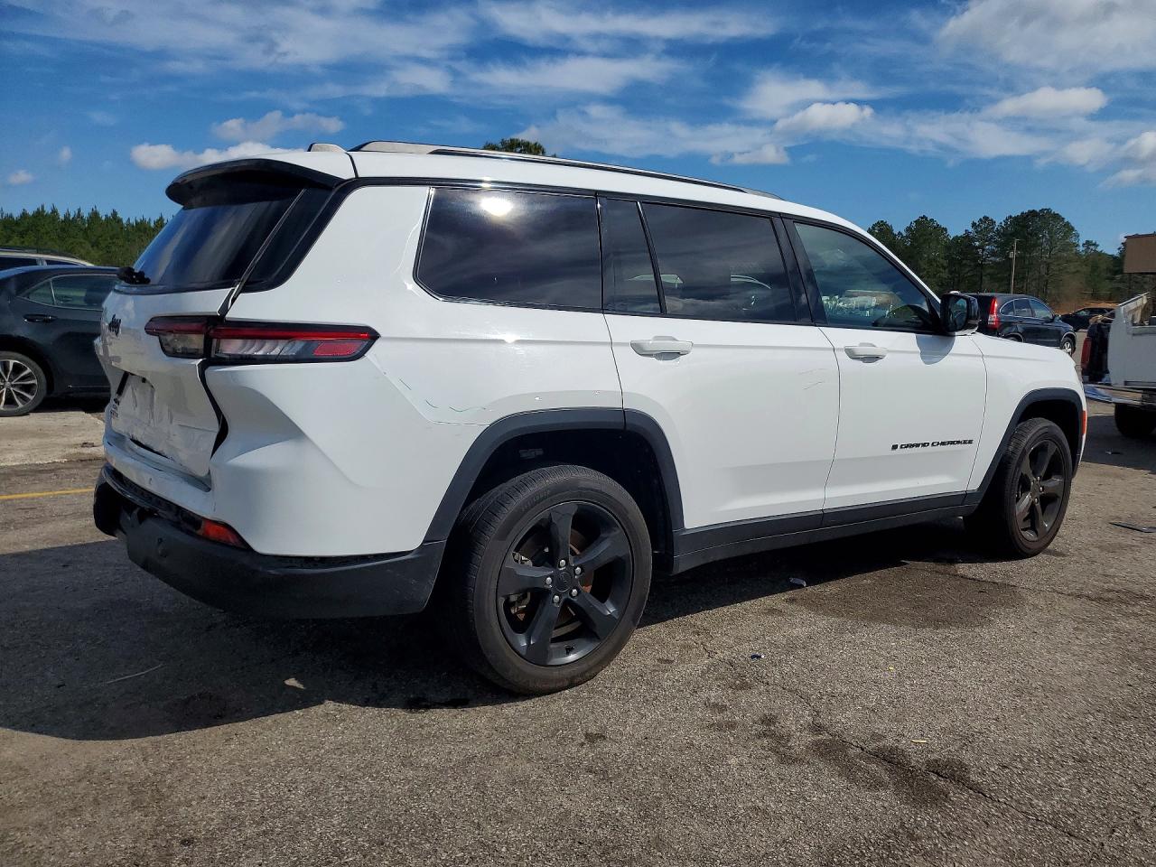 2023 JEEP GRAND CHEROKEE L LAREDO photo 3