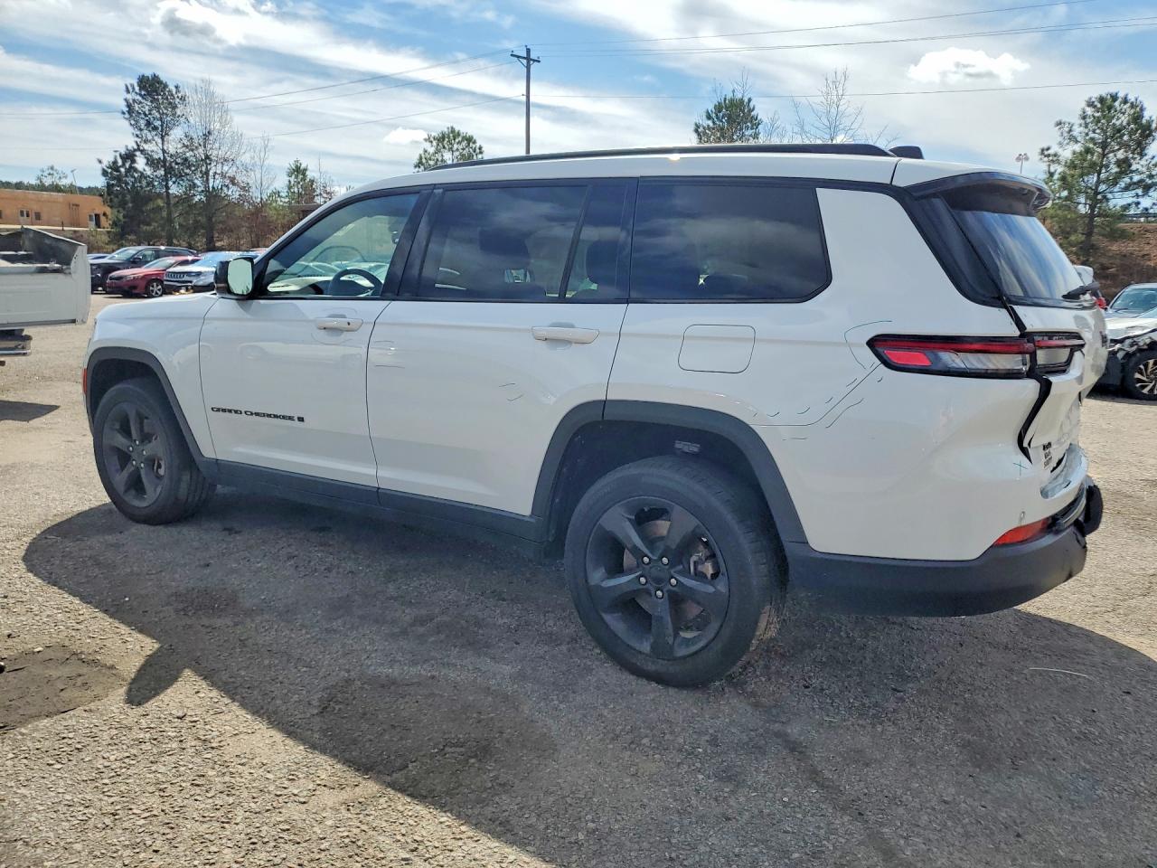 2023 JEEP GRAND CHEROKEE L LAREDO photo 2