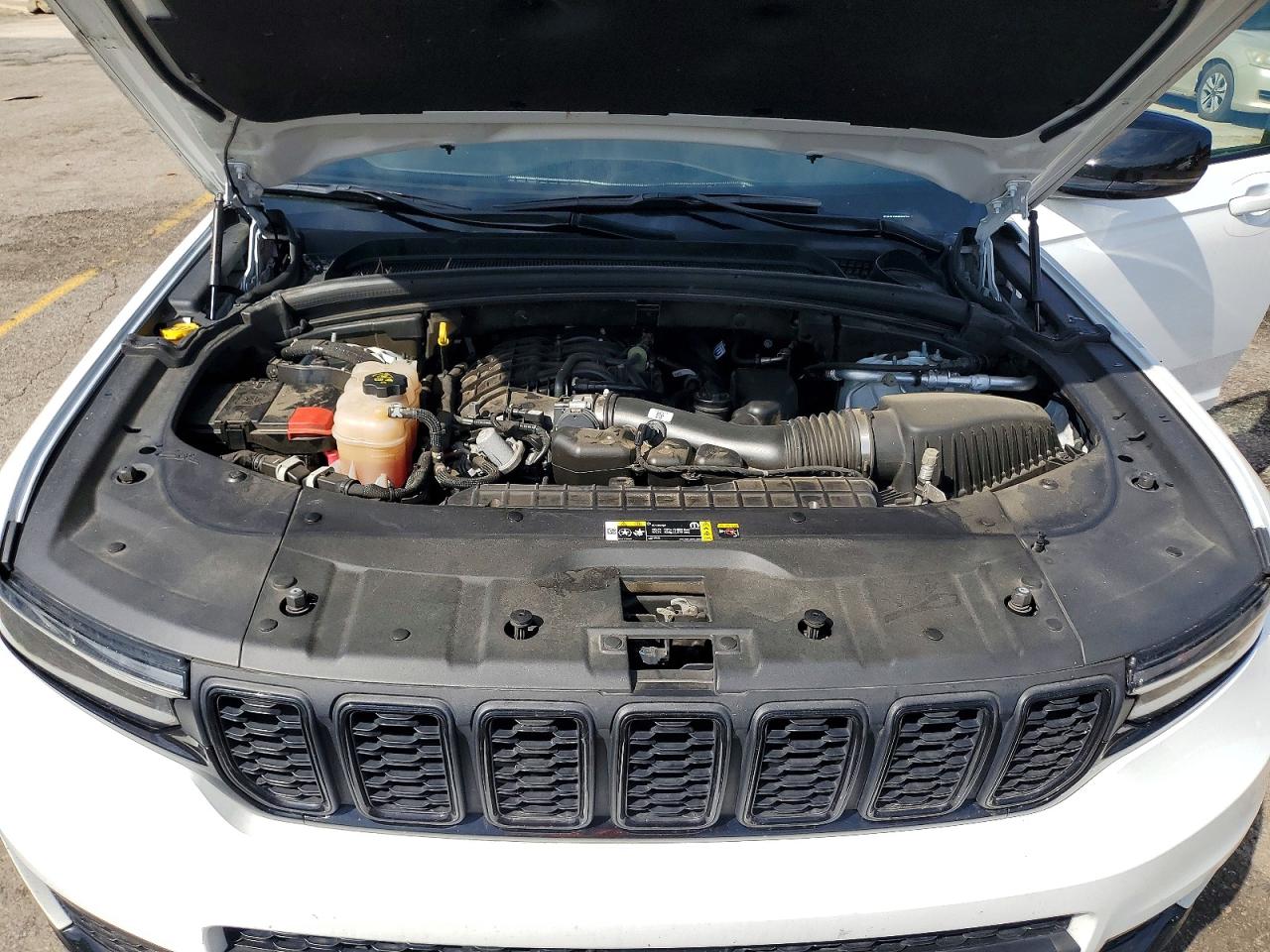 2023 JEEP GRAND CHEROKEE L LAREDO photo 12