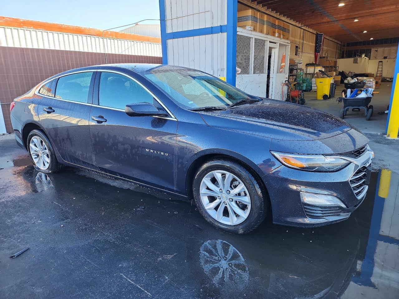 2023 CHEVROLET MALIBU LT photo 4