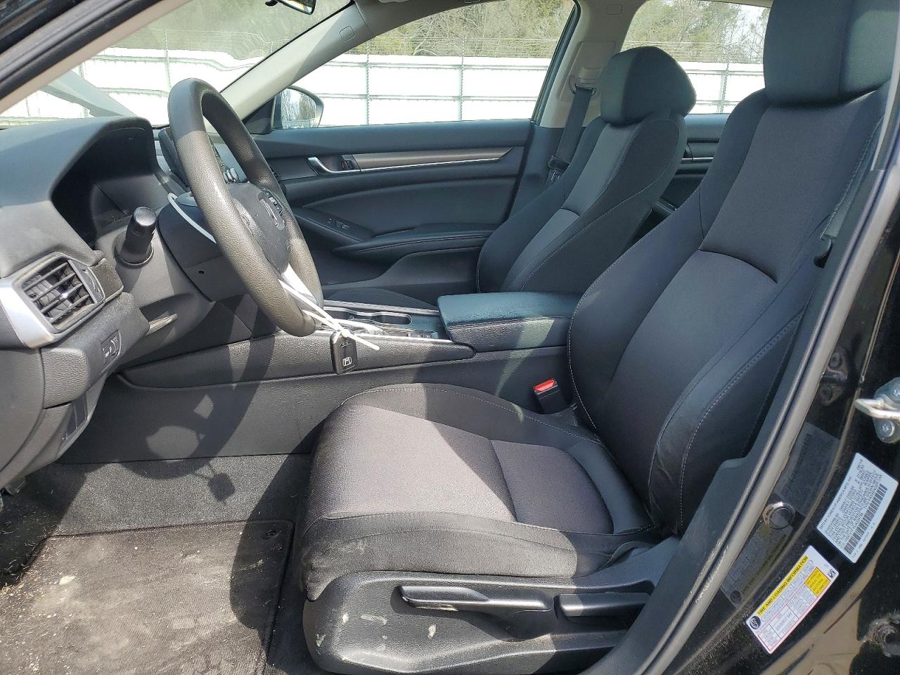 2018 HONDA ACCORD LX photo 19