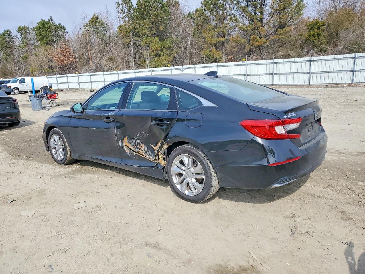 2018 HONDA ACCORD LX photo 4