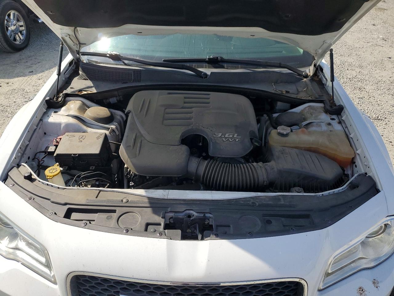 2022 CHRYSLER 300 TOURING photo 11