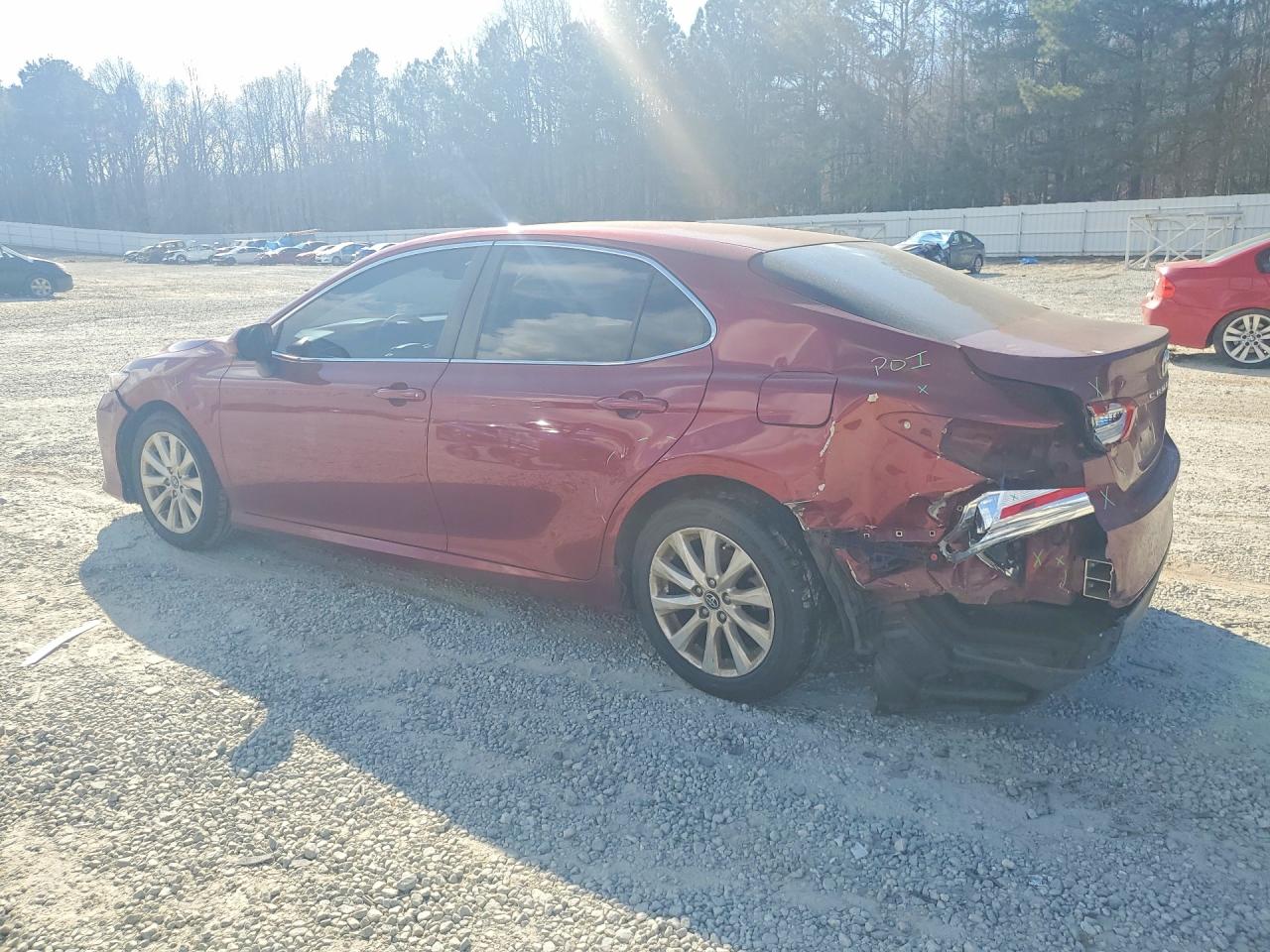 2018 TOYOTA CAMRY LE photo 3