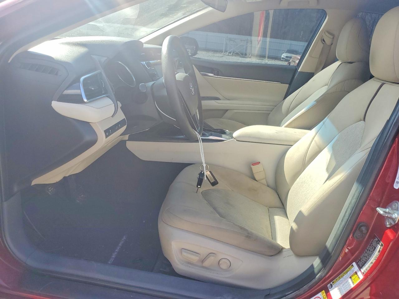 2018 TOYOTA CAMRY LE photo 13
