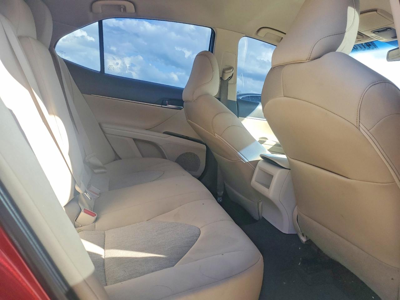 2018 TOYOTA CAMRY LE photo 19