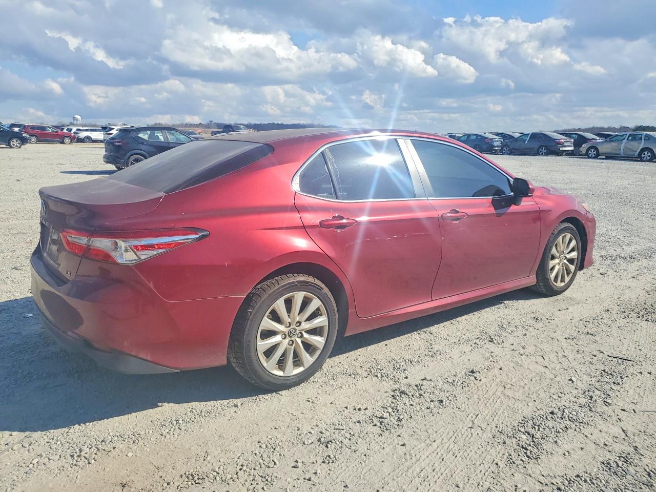 2018 TOYOTA CAMRY LE photo 5