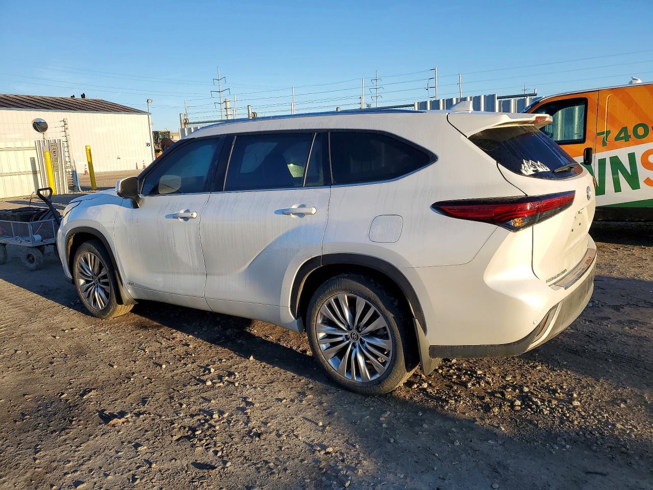 2023 TOYOTA HIGHLANDER HYBRID PLATINUM photo 2