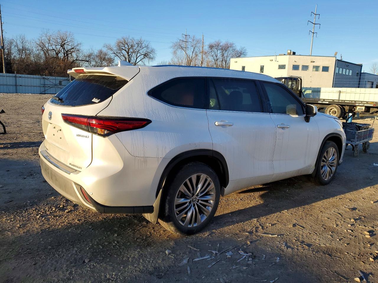 2023 TOYOTA HIGHLANDER HYBRID PLATINUM photo 3