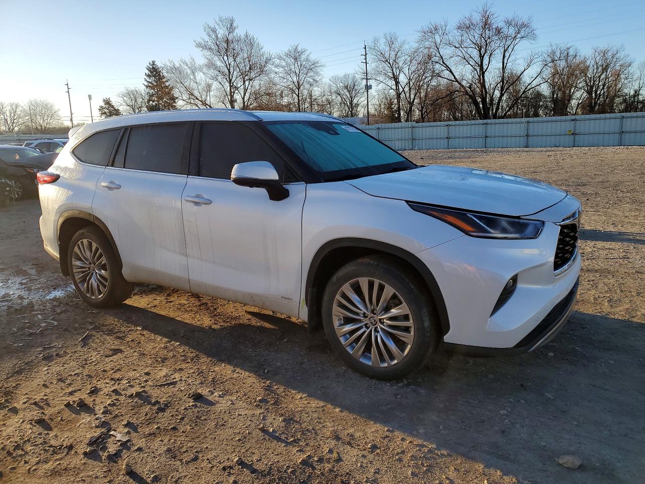 2023 TOYOTA HIGHLANDER HYBRID PLATINUM photo 4