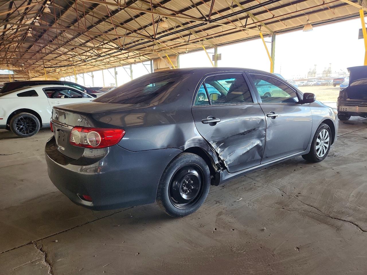 2013 TOYOTA COROLLA LE photo 3