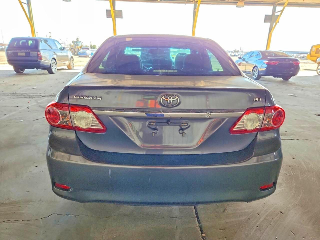 2013 TOYOTA COROLLA LE photo 6