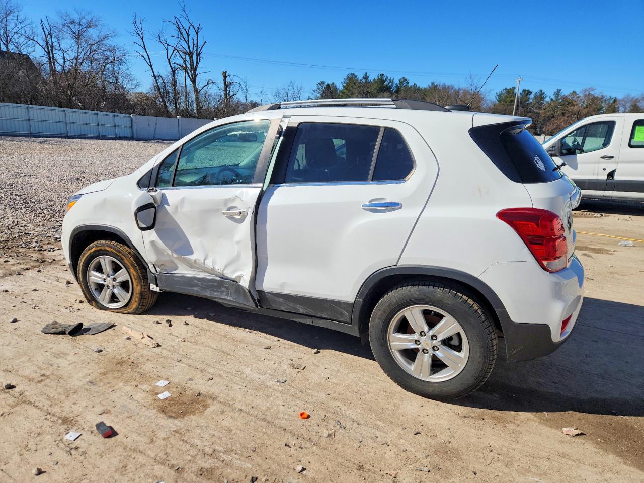 2018 CHEVROLET TRAX 1LT photo 2
