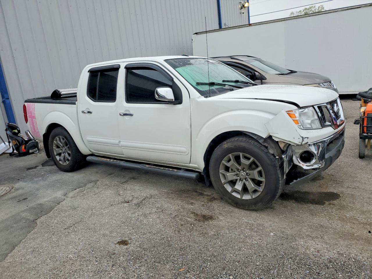 2019 NISSAN FRONTIER SL photo 4