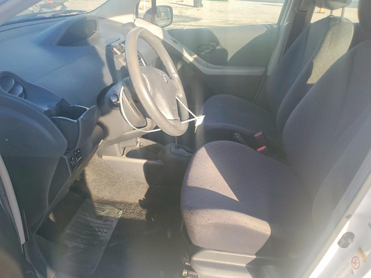 2010 TOYOTA YARIS BASE photo 19