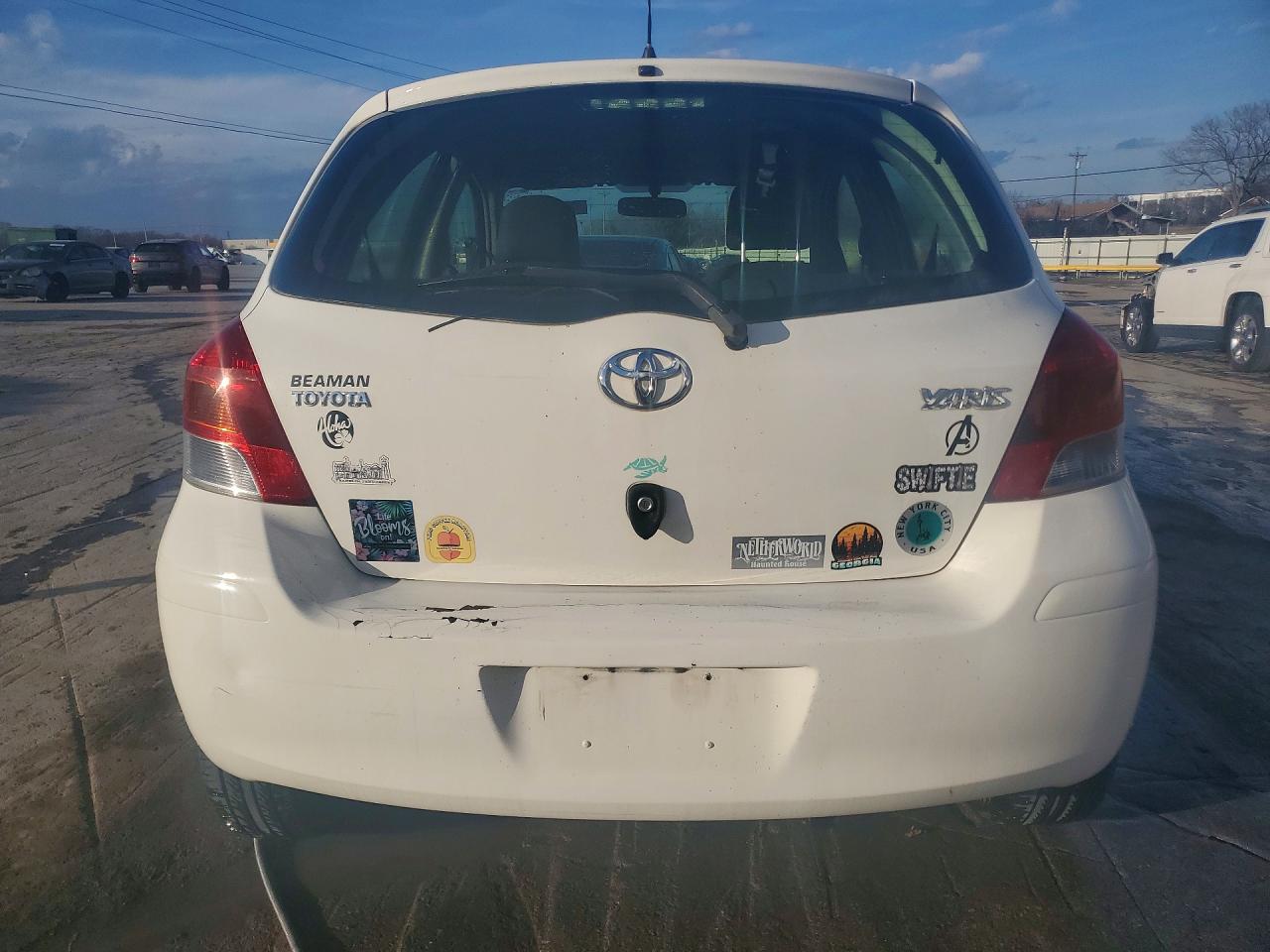 2010 TOYOTA YARIS BASE photo 16