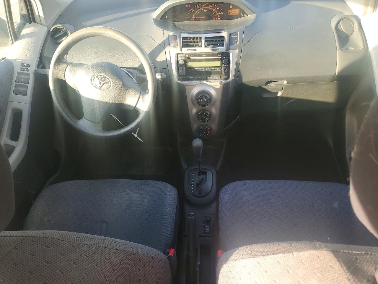 2010 TOYOTA YARIS BASE photo 22