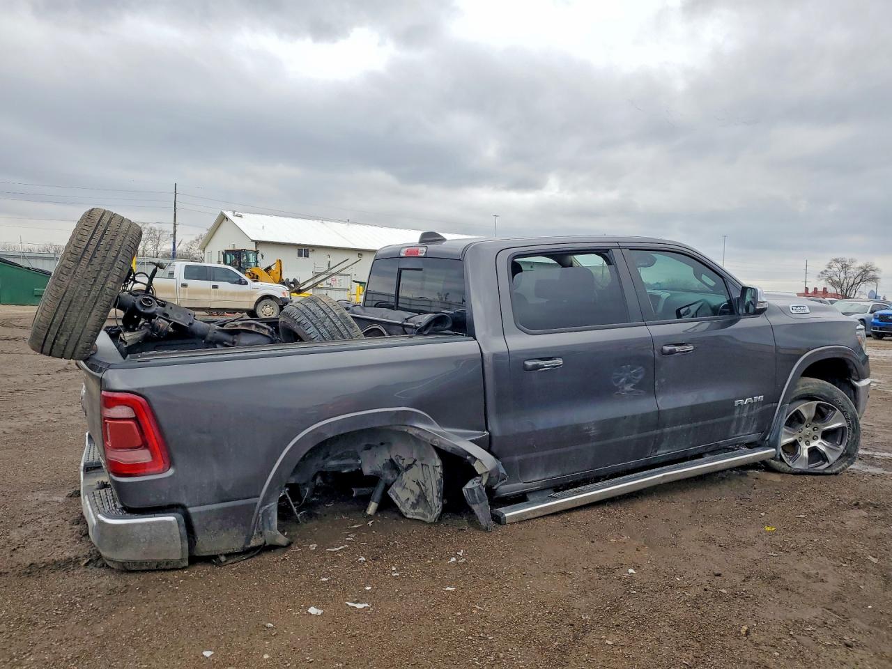 2019 RAM 1500 LARAMIE photo 3