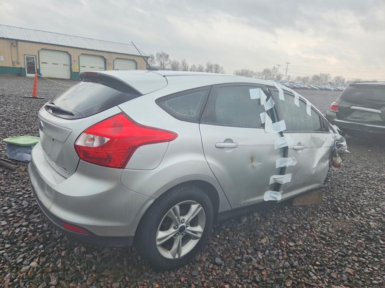 2014 FORD FOCUS SE photo 3