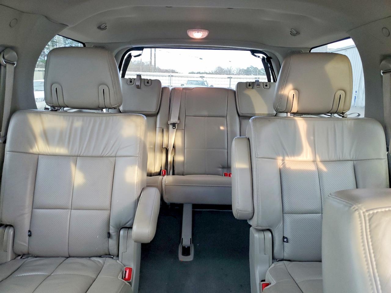 2009 LINCOLN NAVIGATOR photo 28