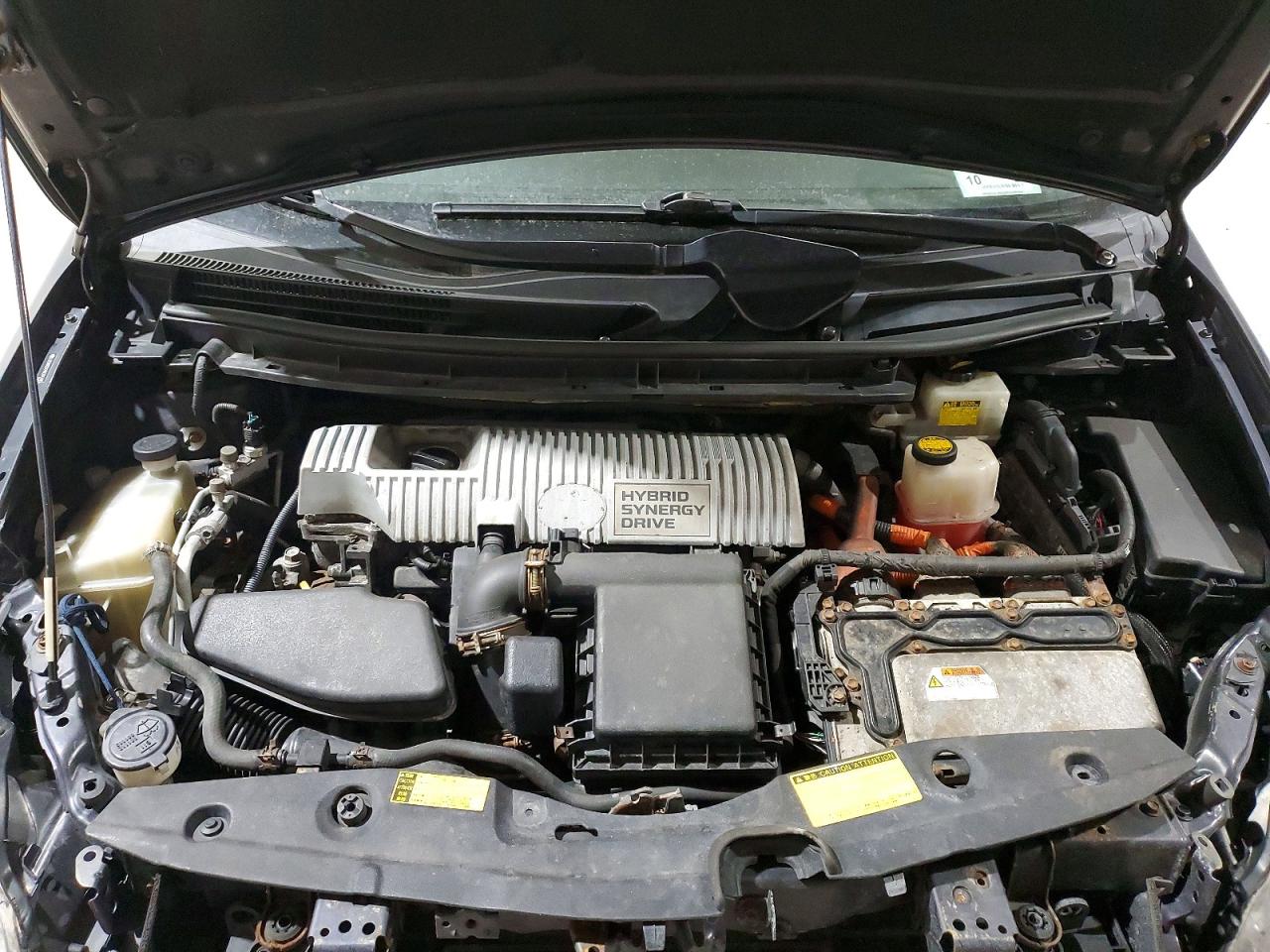 2010 TOYOTA PRIUS III photo 31