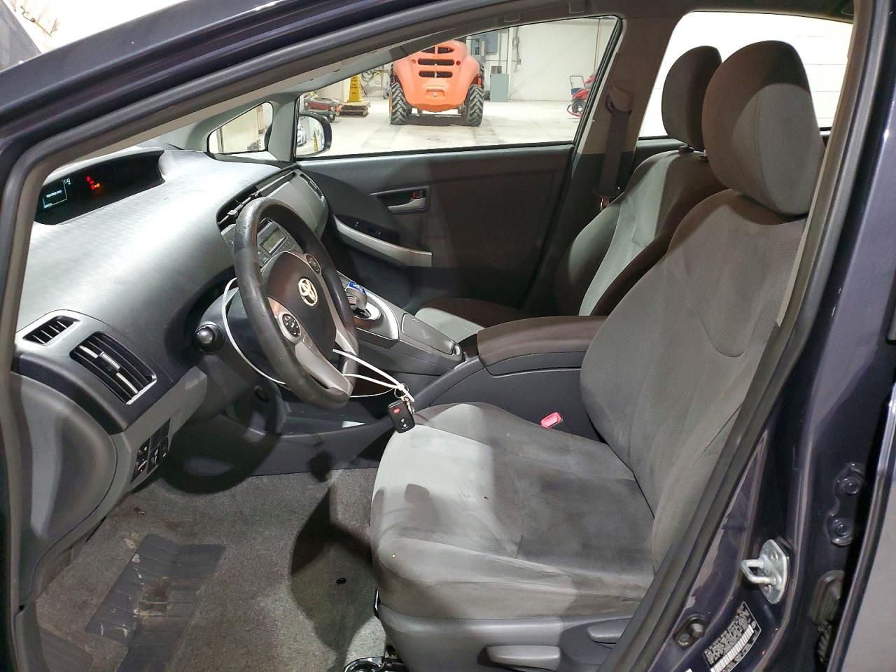 2010 TOYOTA PRIUS III photo 19