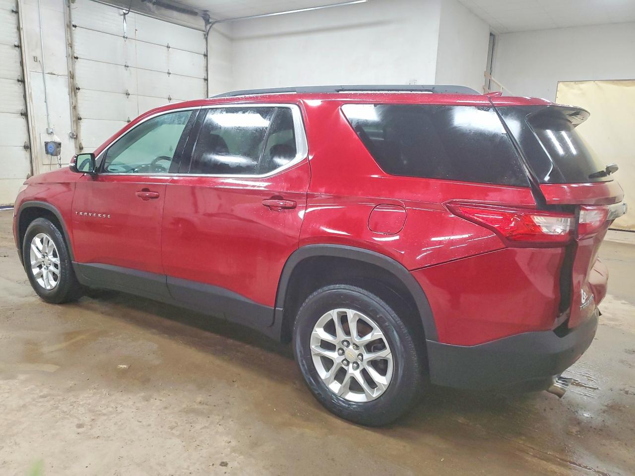 2019 CHEVROLET TRAVERSE LT photo 2