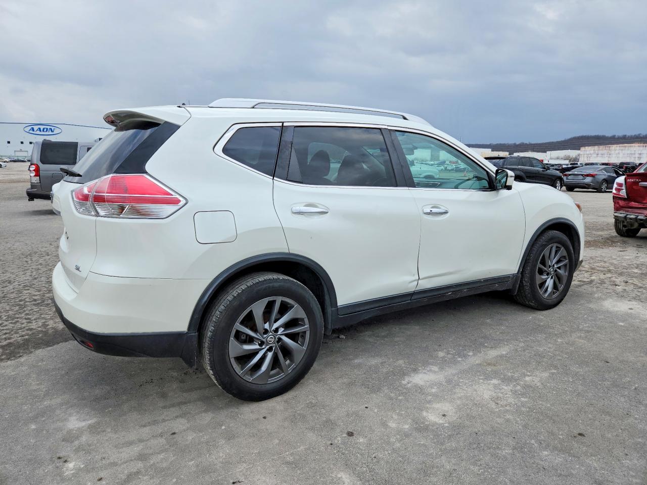 2016 NISSAN ROGUE SL photo 3