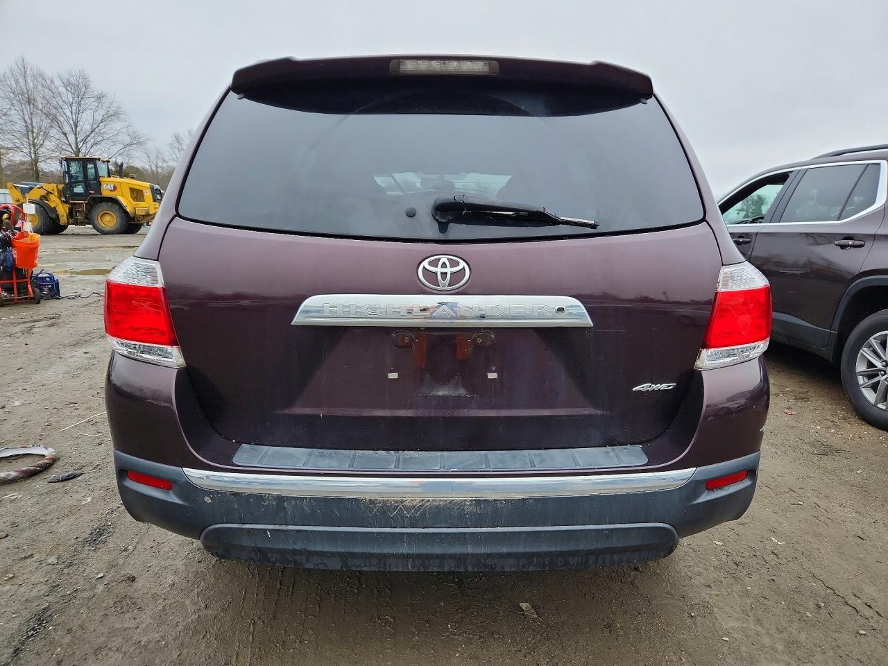 2013 TOYOTA HIGHLANDER SE photo 16