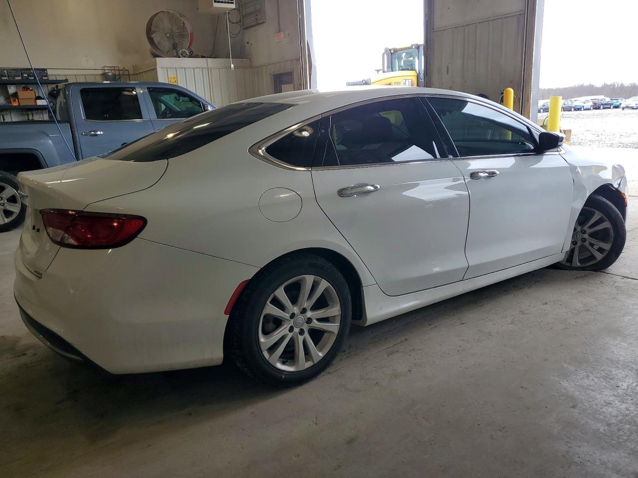 2016 CHRYSLER 200 LIMITED photo 3