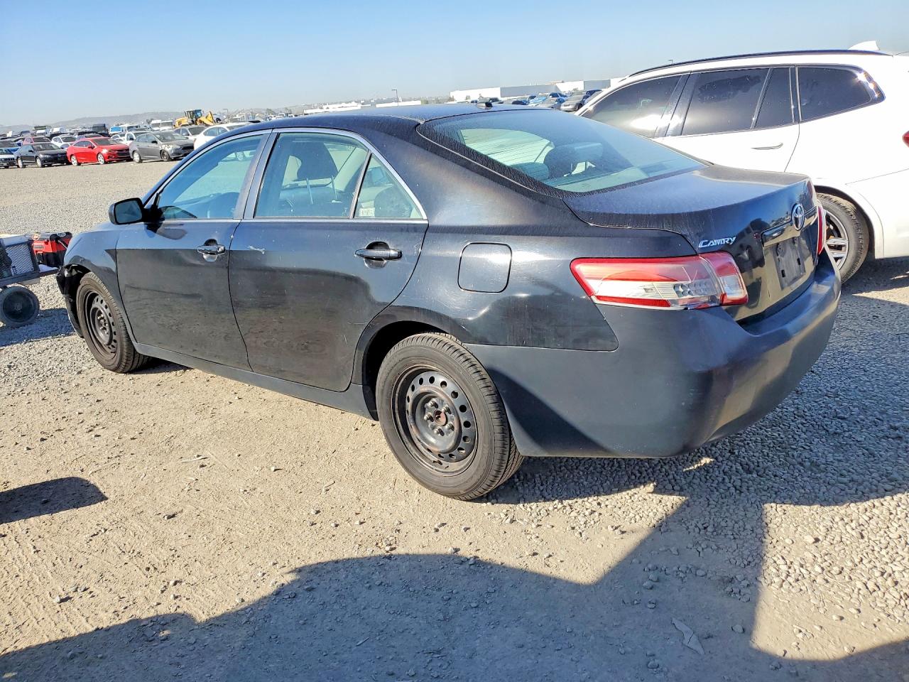2010 TOYOTA CAMRY LE photo 4