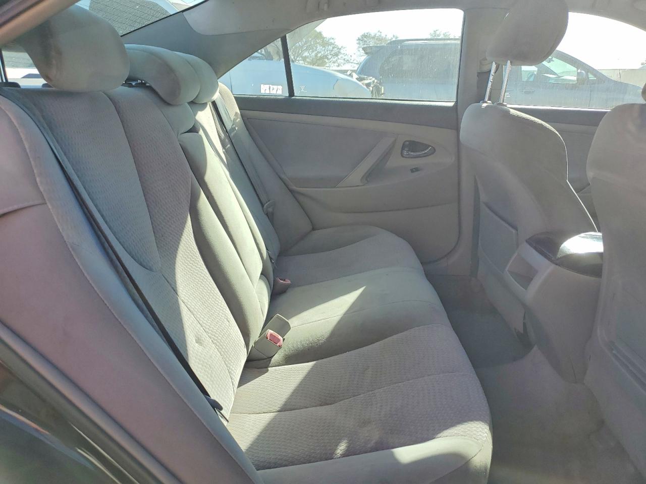 2010 TOYOTA CAMRY LE photo 28