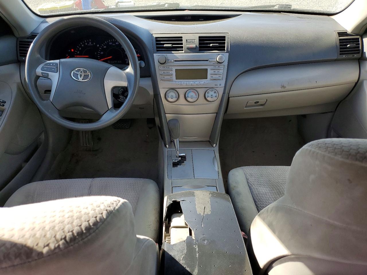 2010 TOYOTA CAMRY LE photo 22