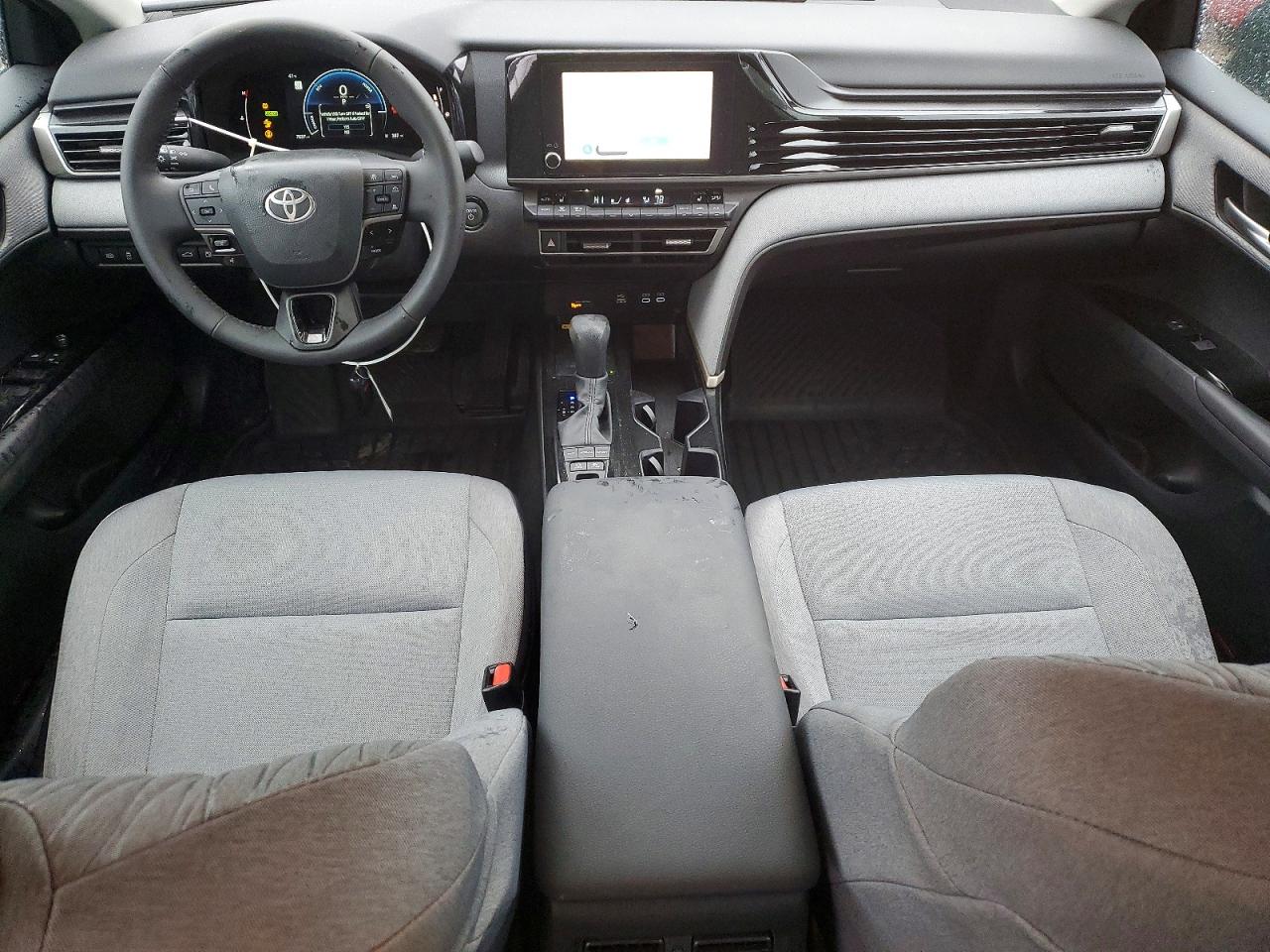 2025 TOYOTA CAMRY LE photo 8