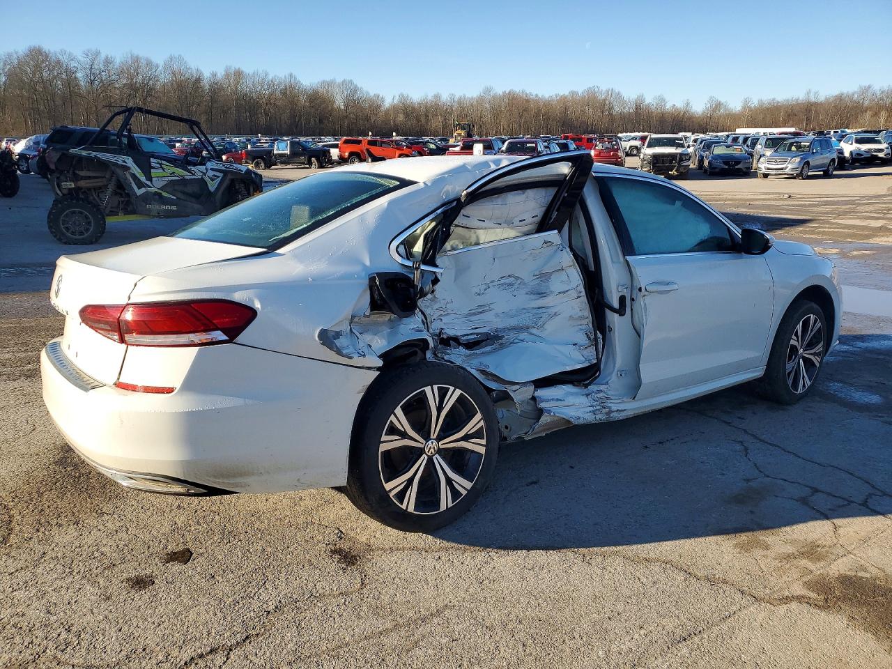 2021 VOLKSWAGEN PASSAT SE photo 3