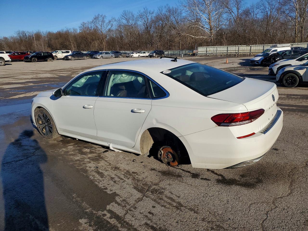 2021 VOLKSWAGEN PASSAT SE photo 2
