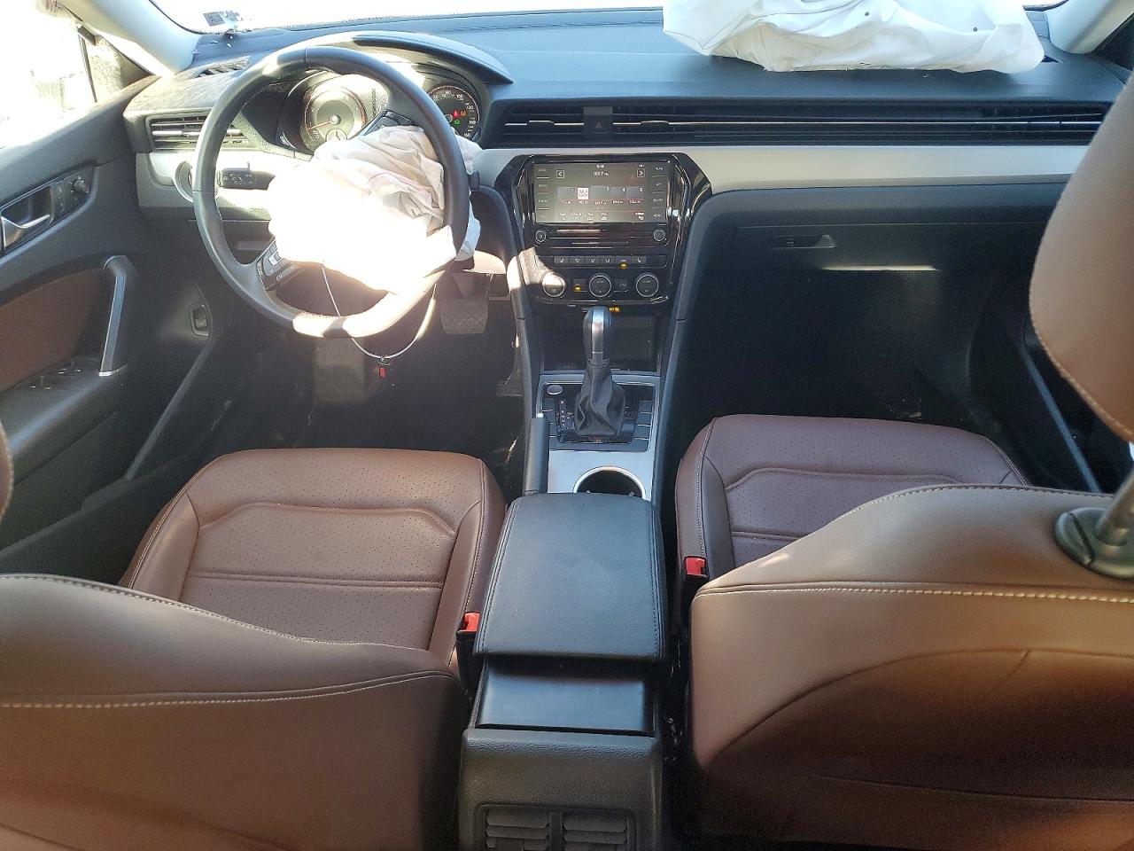 2021 VOLKSWAGEN PASSAT SE photo 8