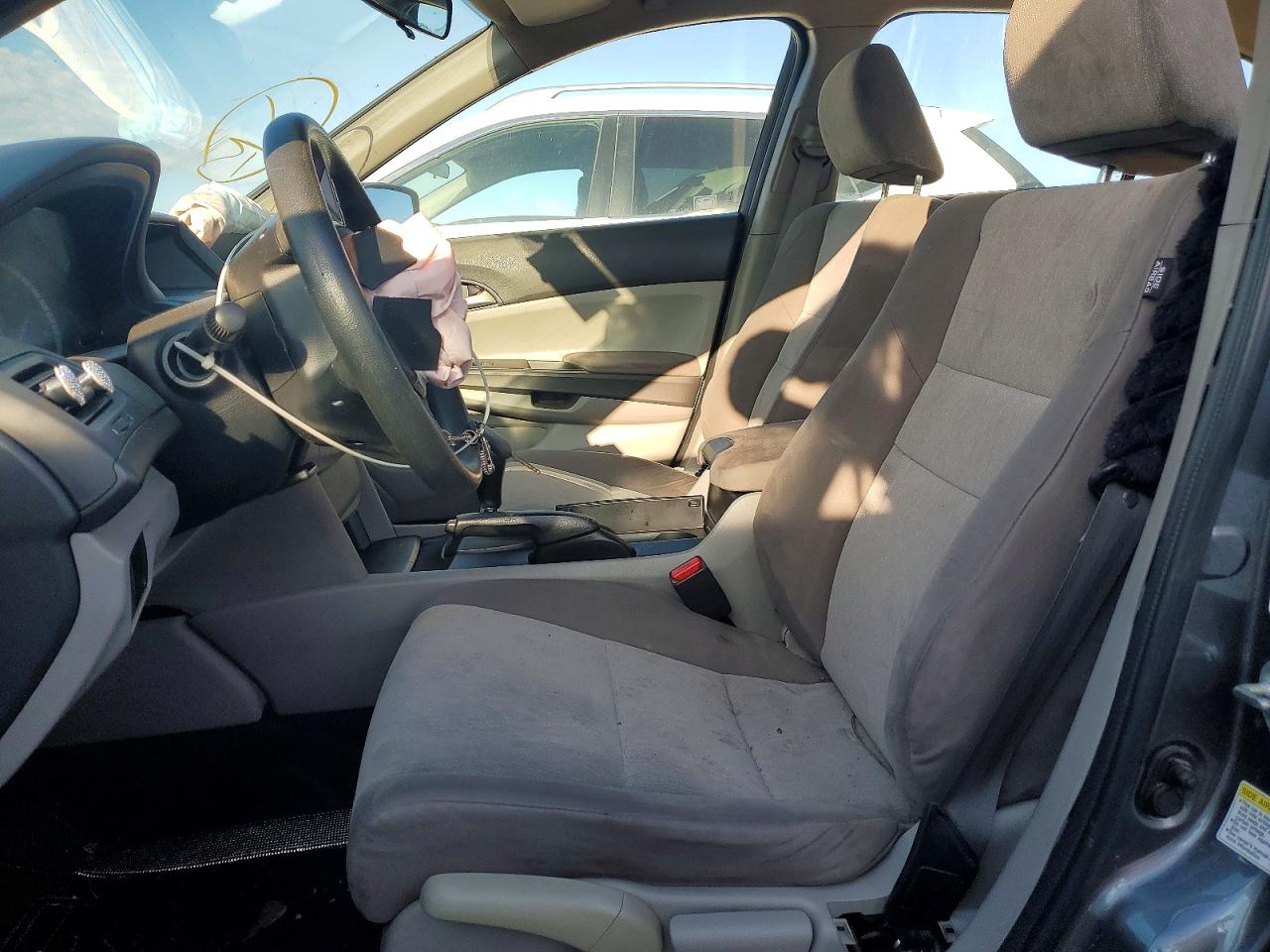 2010 HONDA ACCORD LX photo 13