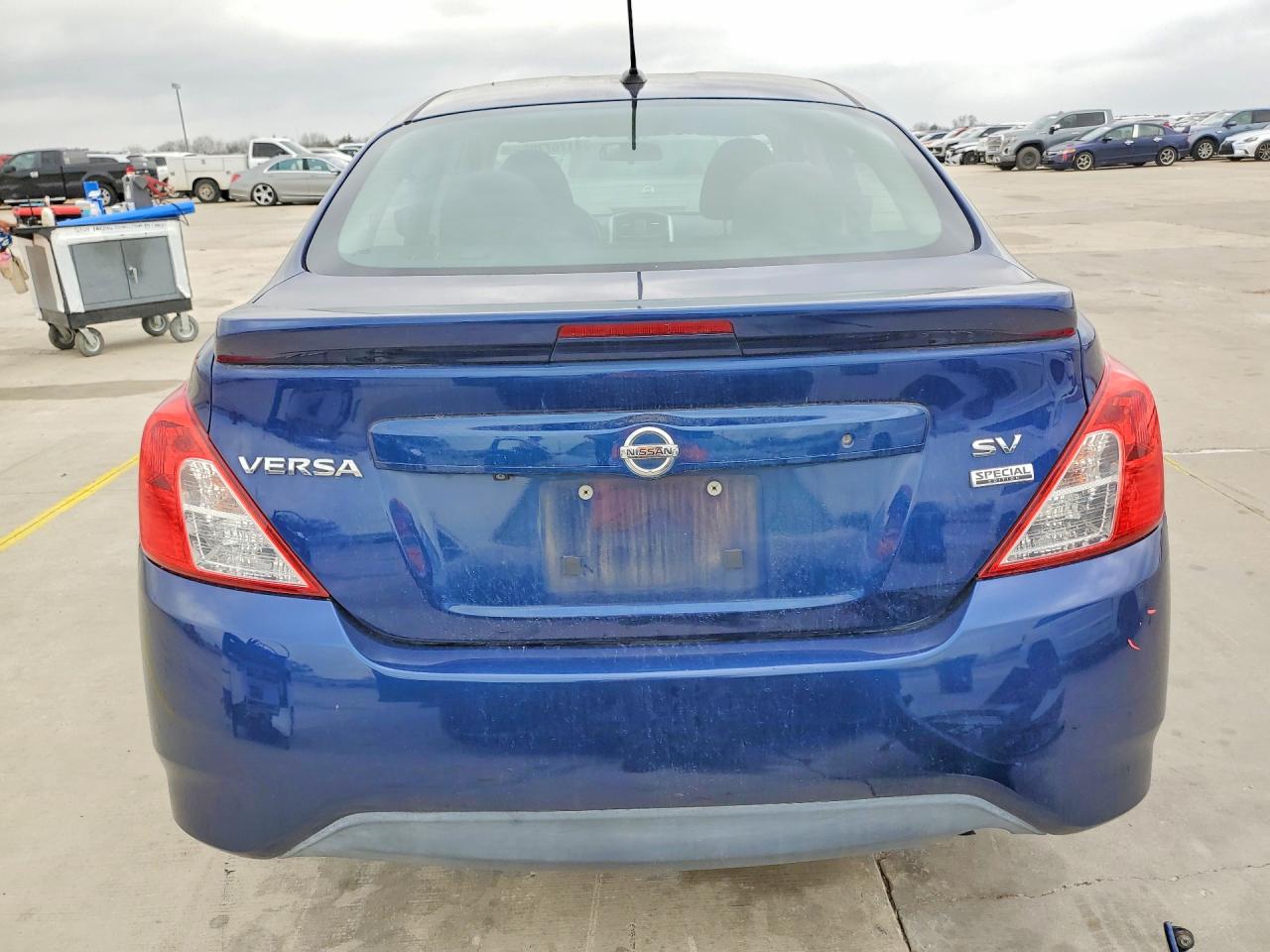 2018 NISSAN VERSA SV photo 11