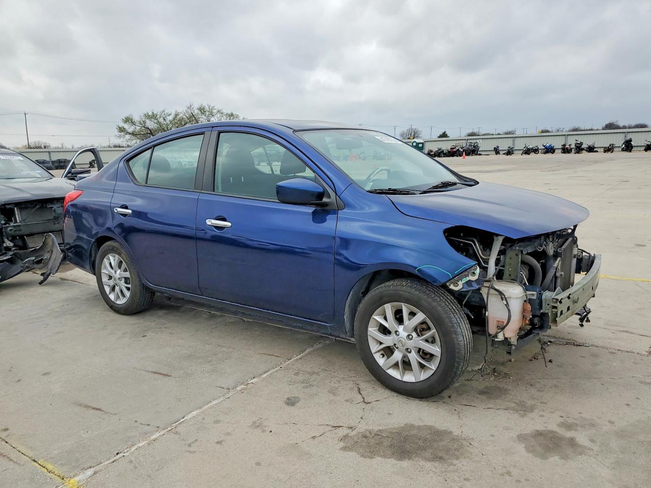 2018 NISSAN VERSA SV photo 7