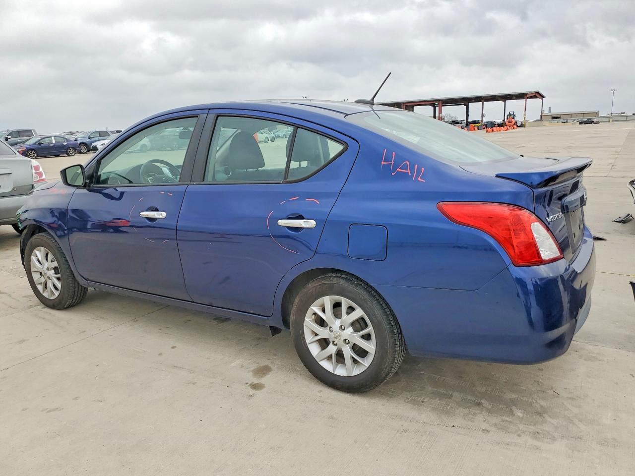 2018 NISSAN VERSA SV photo 3