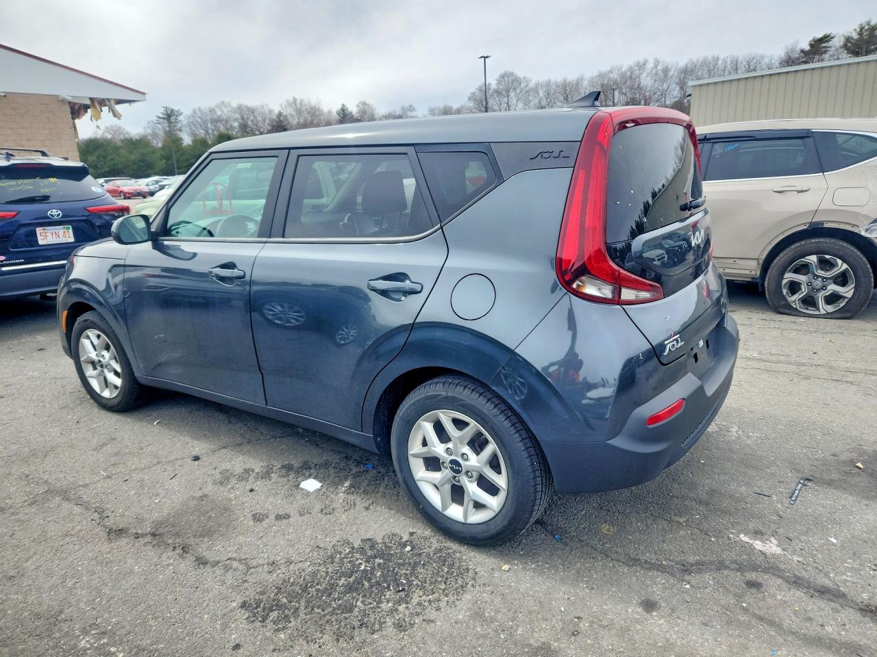 2022 KIA SOUL LX photo 2