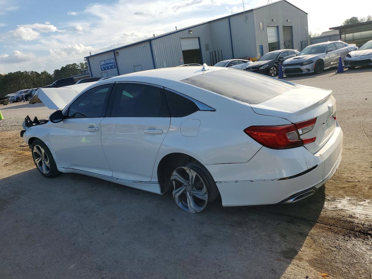 2018 HONDA ACCORD photo 3