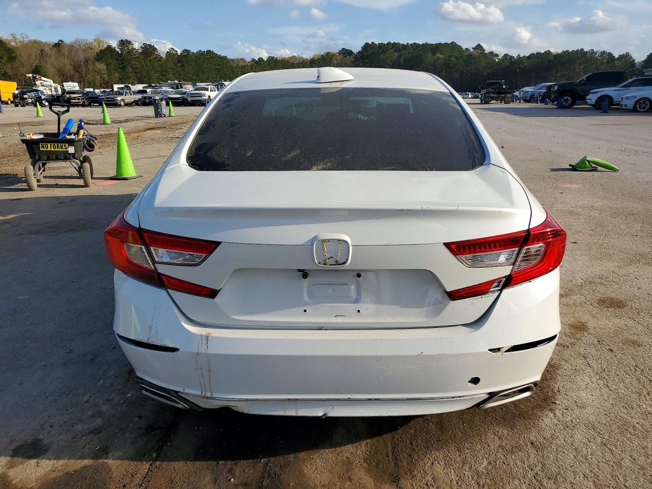 2018 HONDA ACCORD photo 11